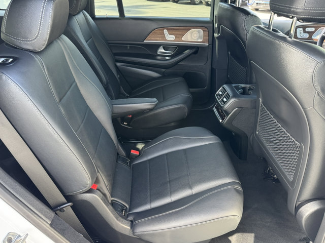 2025 Mercedes Benz GLS 450 4MATIC photo 3
