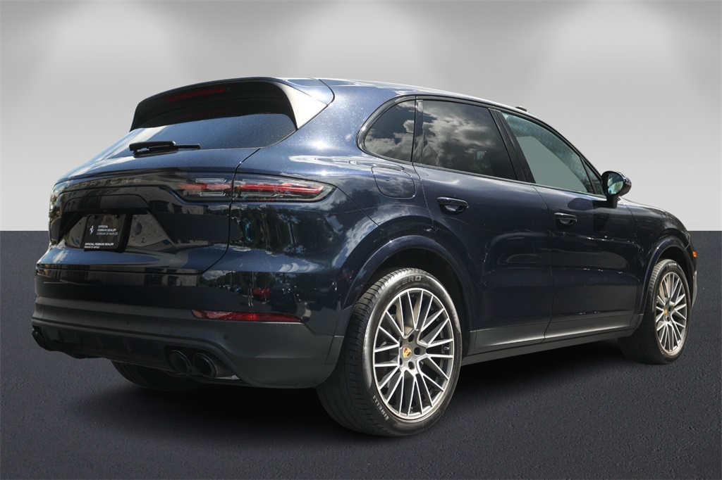2022 Porsche Cayenne Platinum Edition photo 3