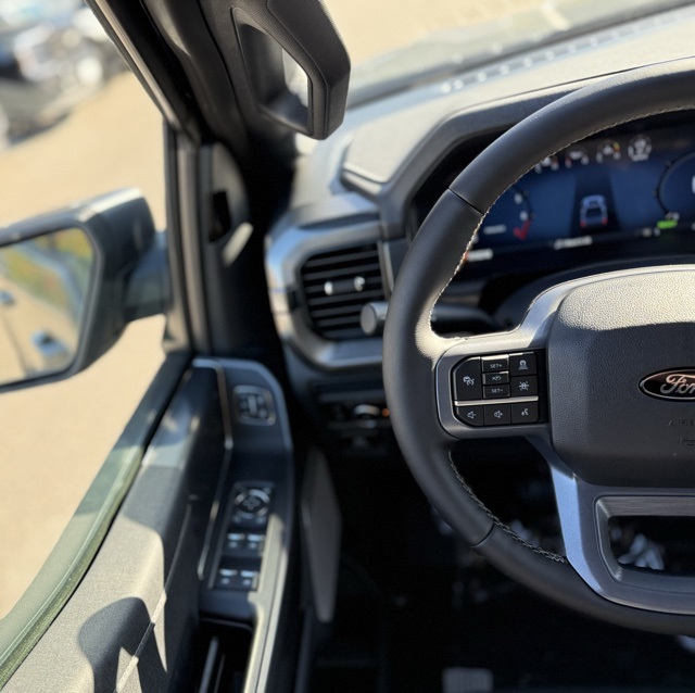 2025 Ford F-150 Lariat photo 17