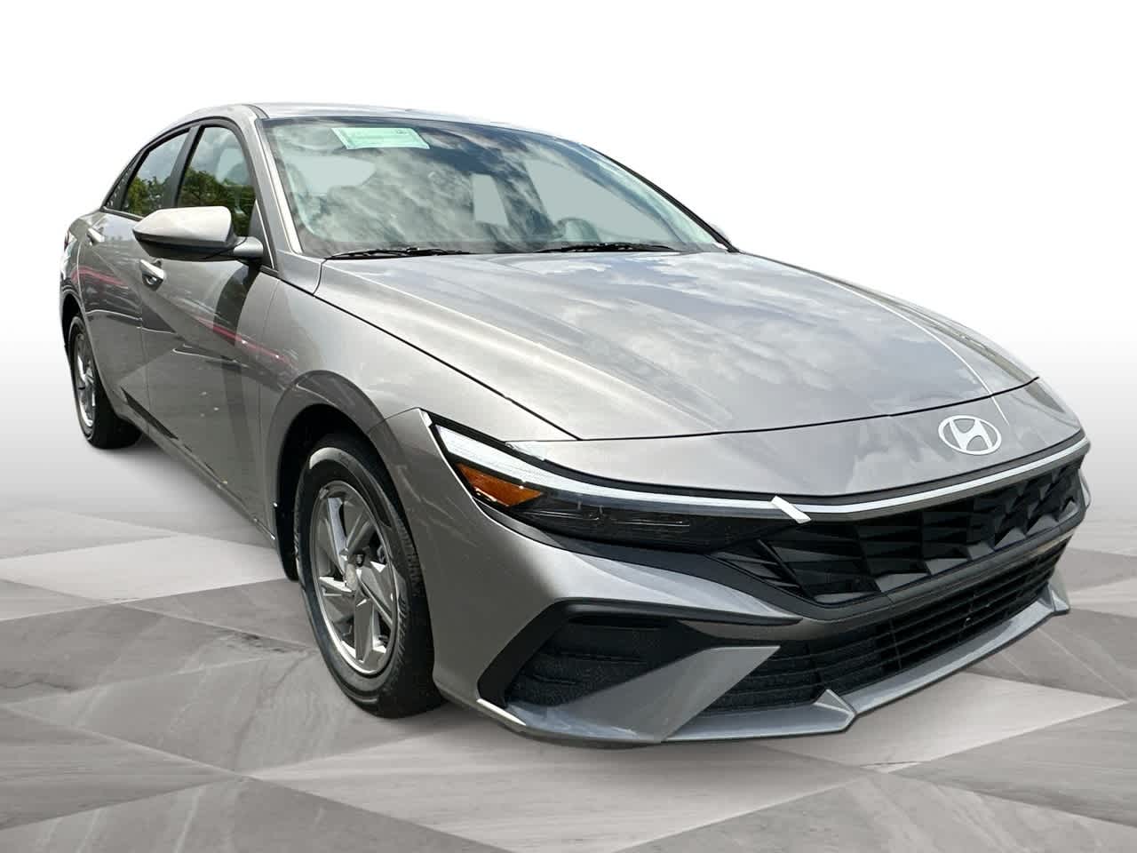 2025 Hyundai Elantra SE photo 2