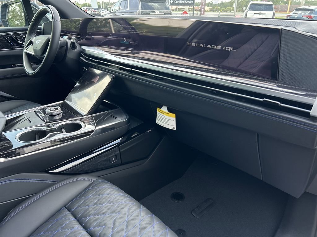 2026 Cadillac Escalade Luxury photo 12