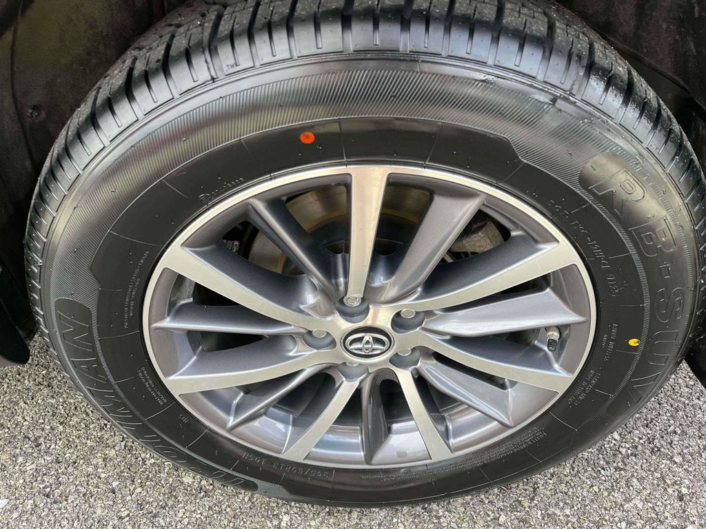 2019 Toyota Highlander XLE photo 35