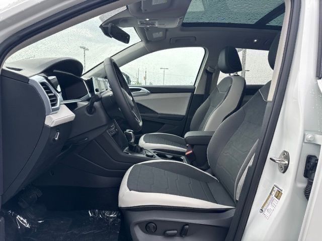 2025 Volkswagen Taos SE photo 11