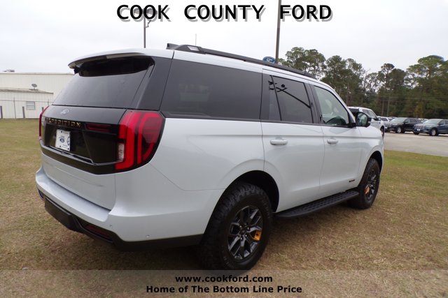2025 Ford Expedition photo 4