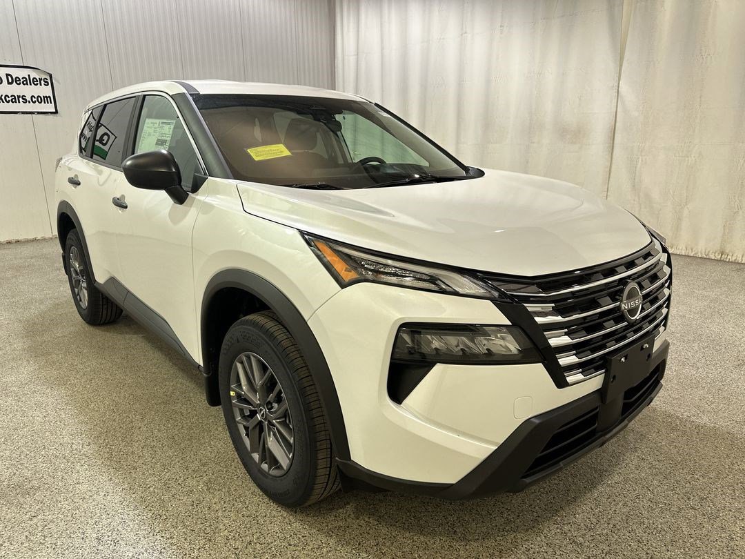 New 2025 Everest White Pearl Nissan S image 1