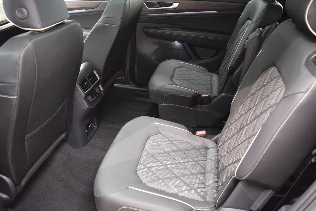 2026 Volkswagen Atlas SEL Premium R-Line photo 4