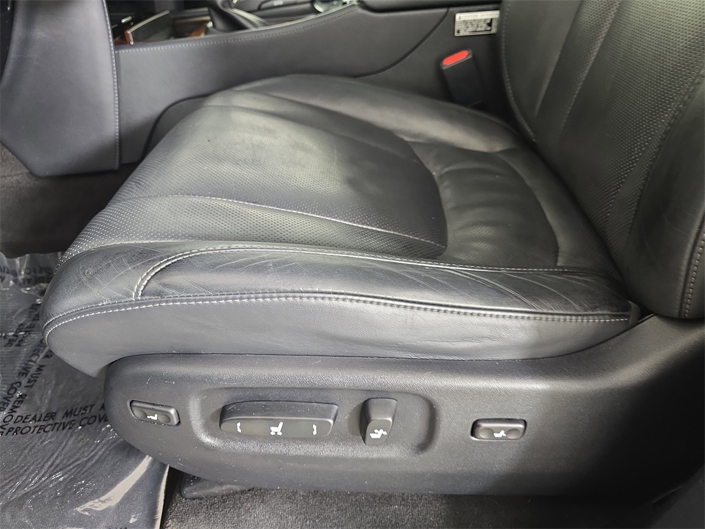 2020 Lexus LX 570 photo 27
