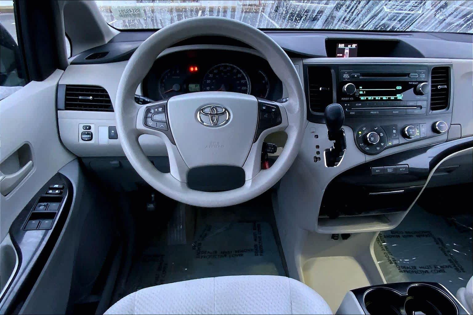 Image of Pre-Owned 2011 Toyota Sienna LE