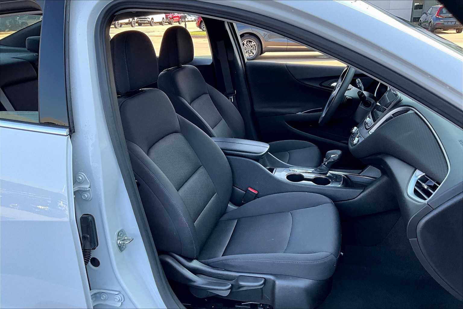 2024 Chevrolet Malibu 1LT photo 8