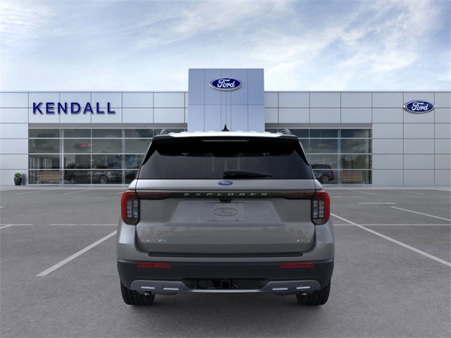 2025 Ford Explorer photo 3