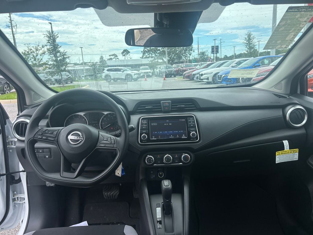 2025 Nissan Versa 1.6 S photo 17