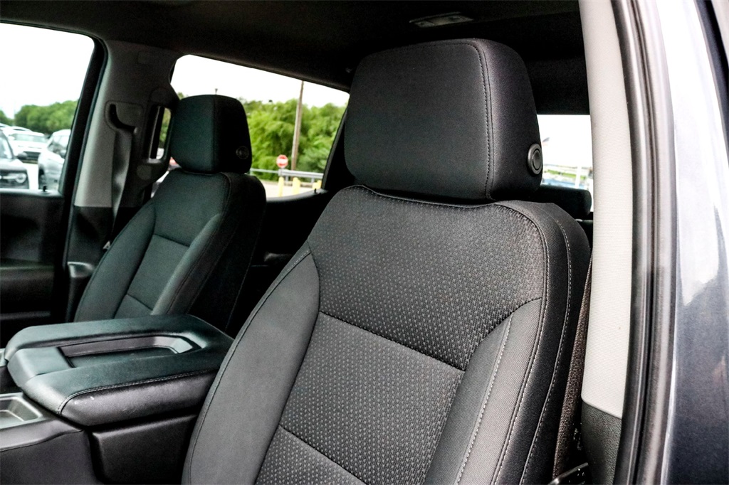 2022 Chevrolet Silverado 1500 Custom photo 12