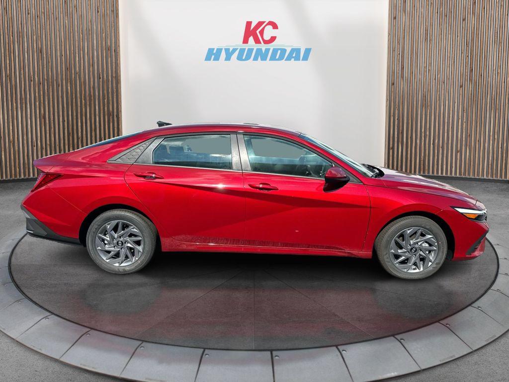 2025 Hyundai Elantra Hybrid photo 4
