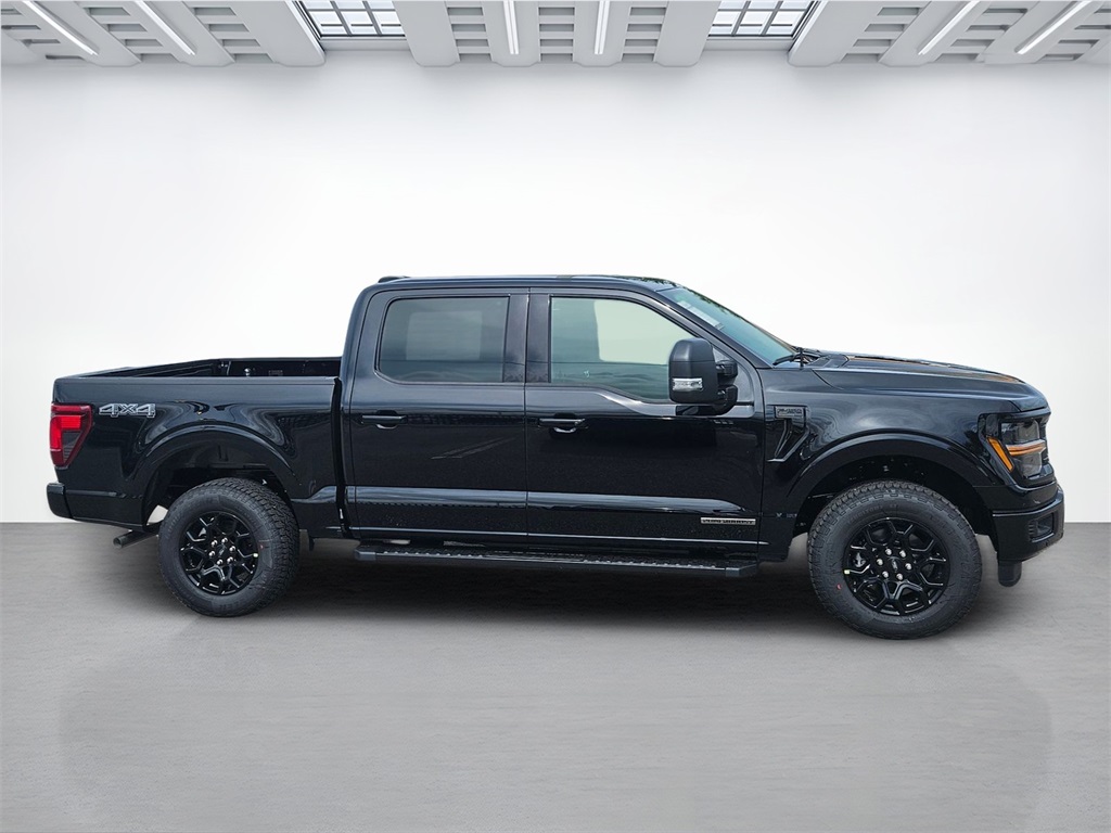 2025 Ford F-150 XLT photo 4