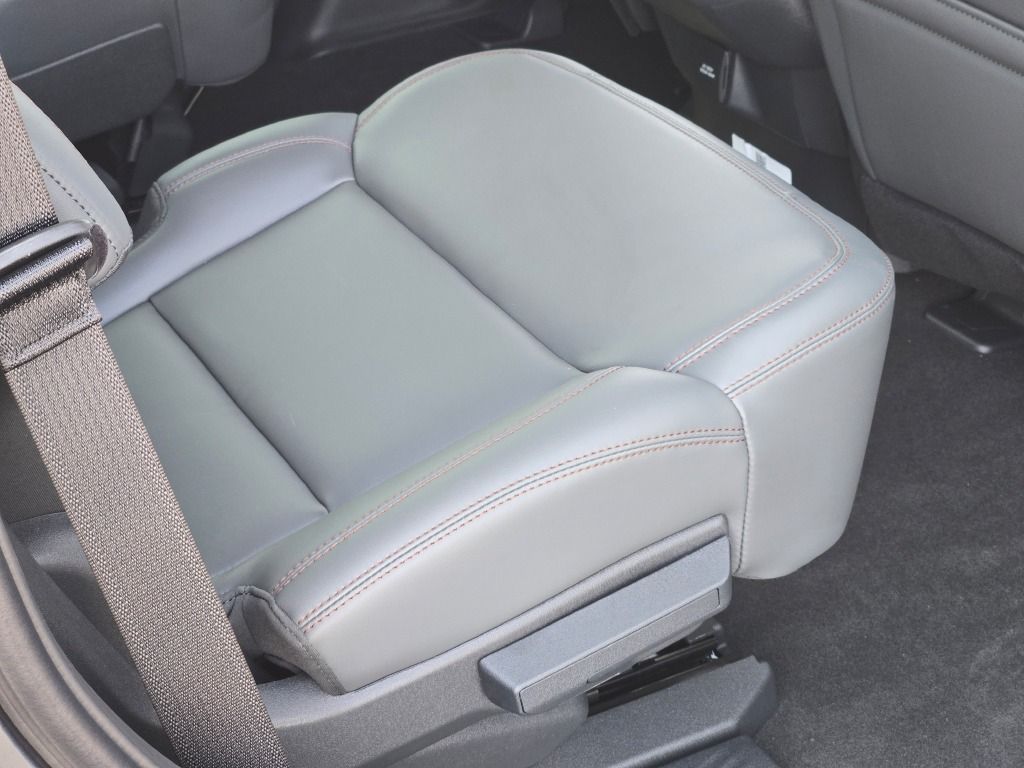2025 Ford Expedition photo 8