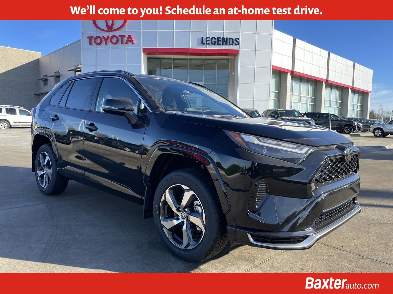 2025 Toyota RAV4 SE's photo