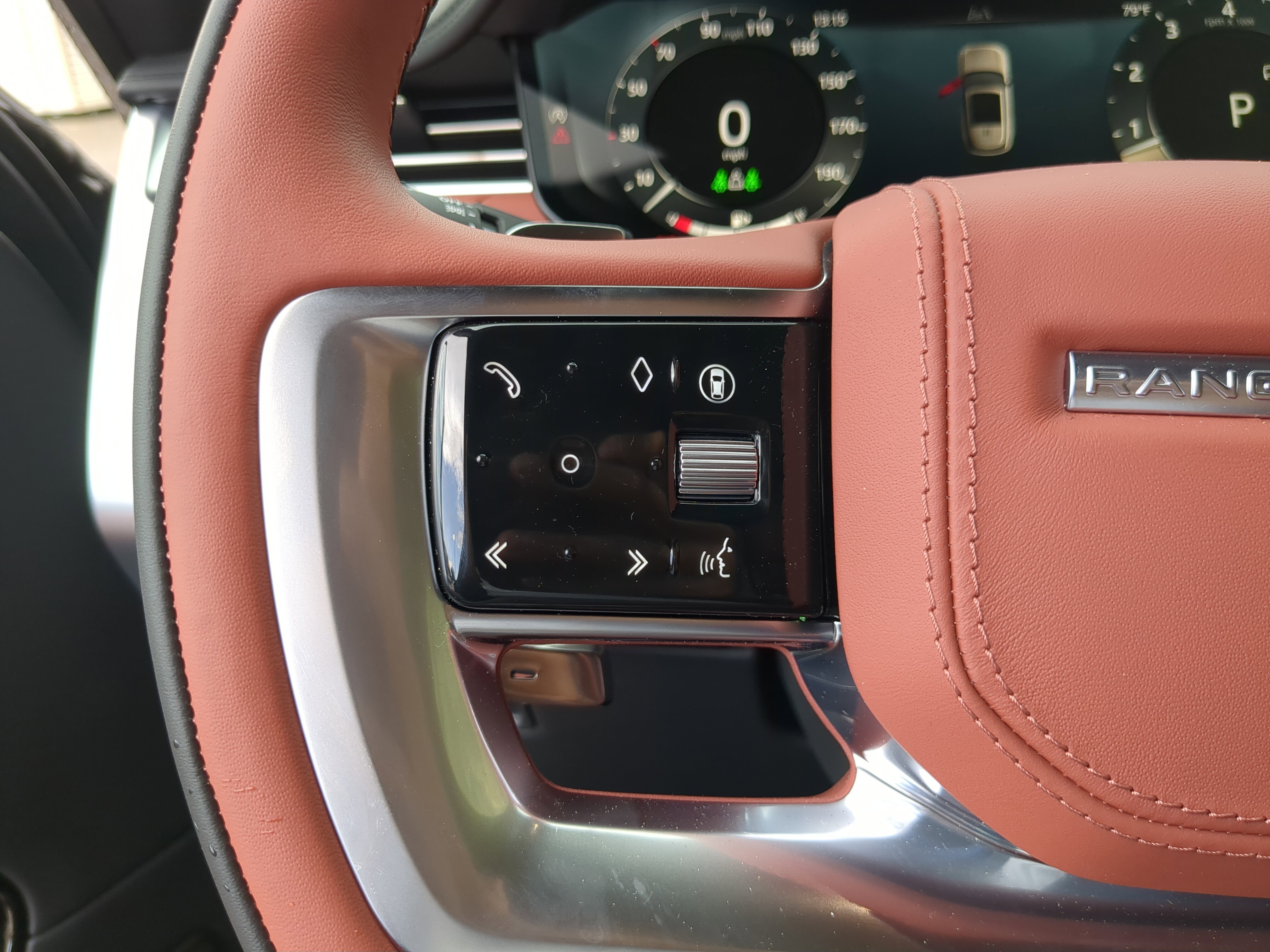 2025 Land Rover Range Rover SV photo 11