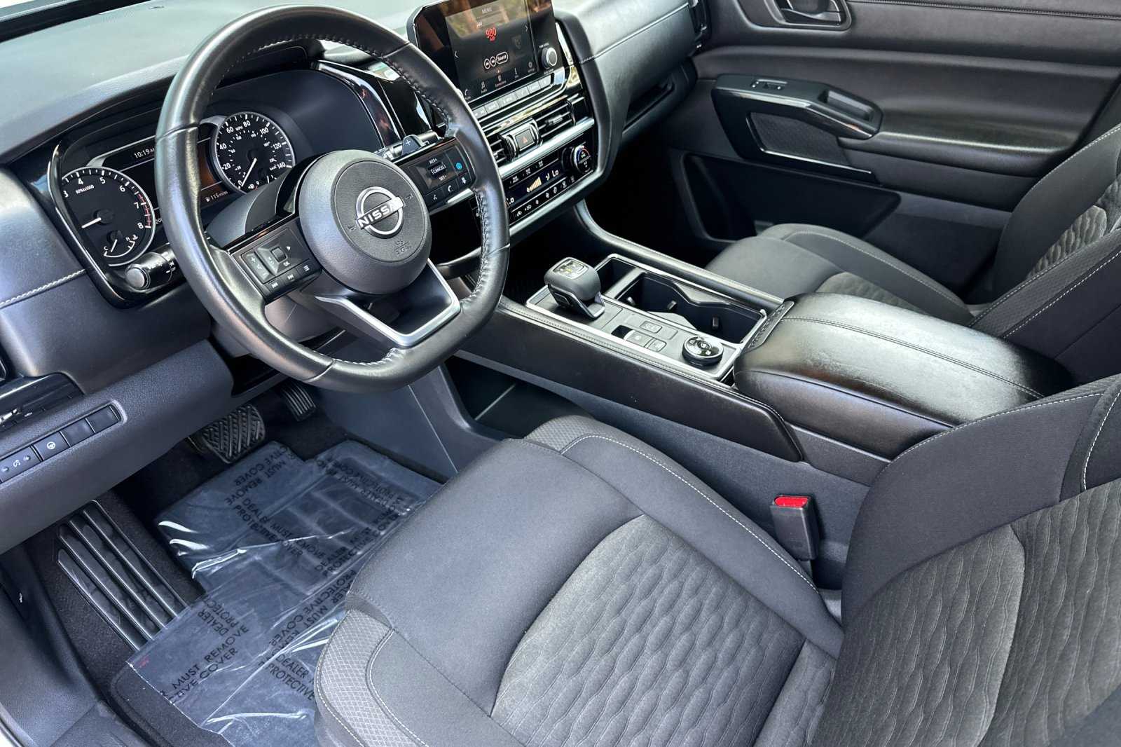 2023 Nissan Pathfinder SV photo 4