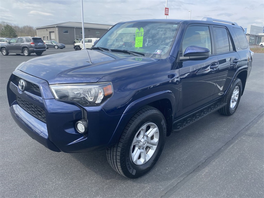 2018 Toyota 4Runner SR5 photo 4