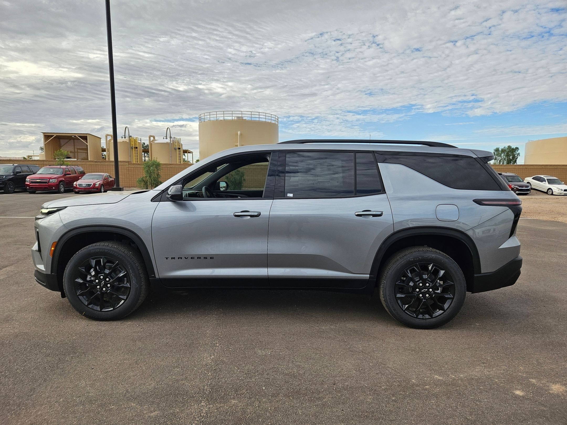 2026 Chevrolet Traverse photo 2