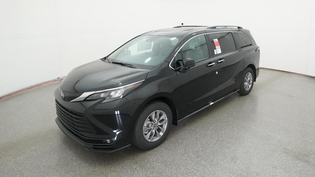 2026 Toyota Sienna XLE's photo