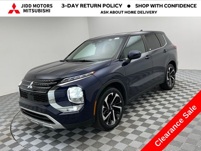 2024 Mitsubishi Outlander SE's photo