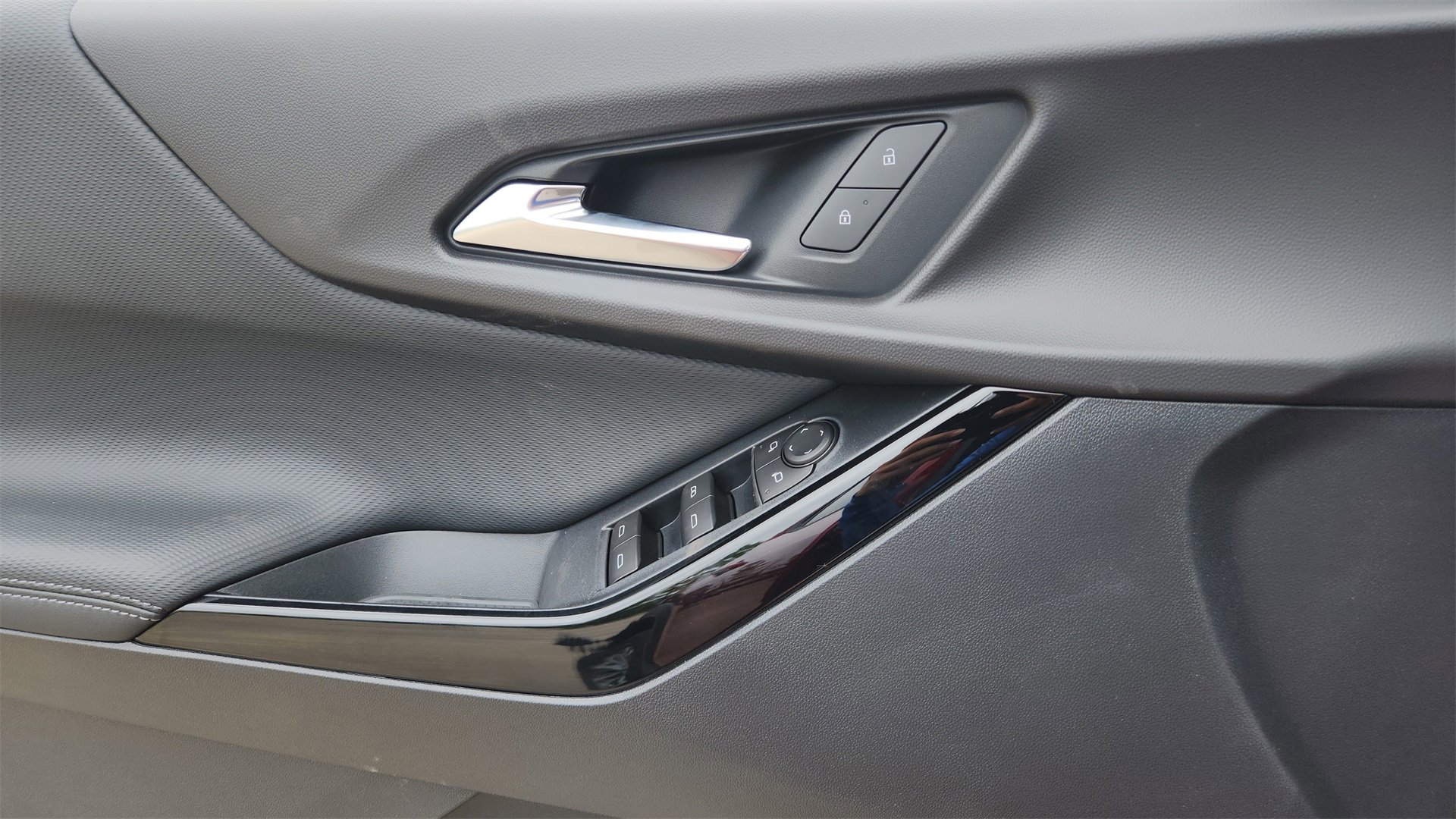 2026 Chevrolet Equinox LT photo 16