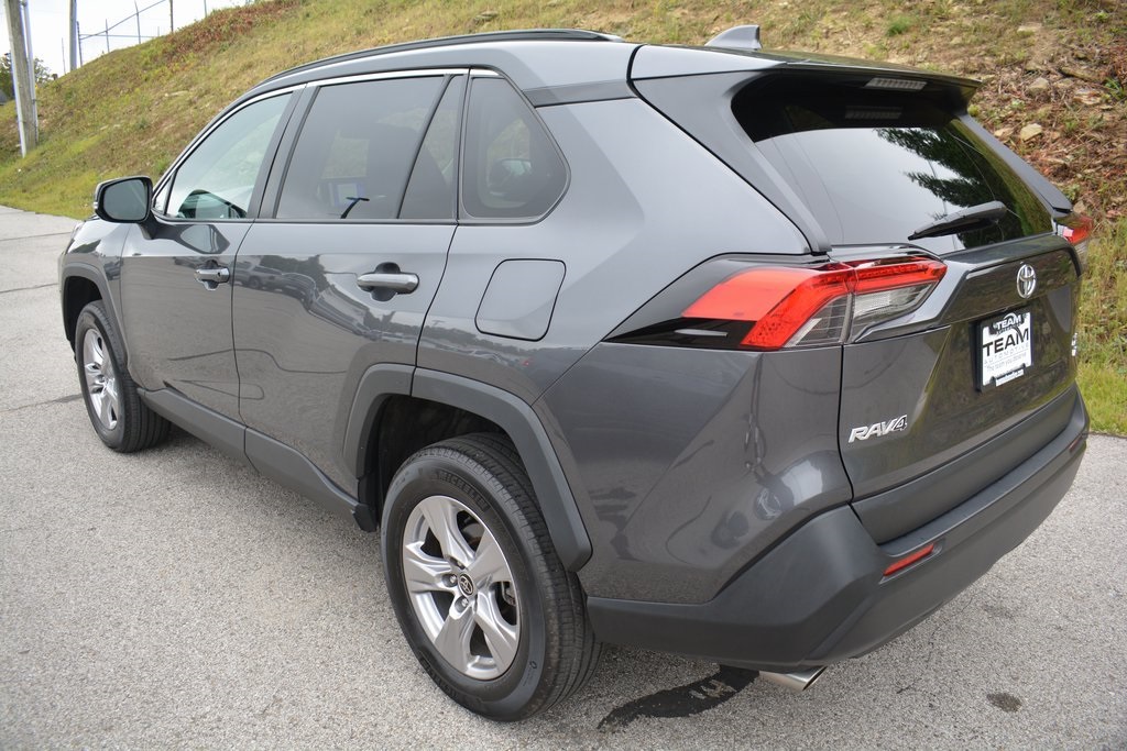 2023 Toyota RAV4 XLE photo 4