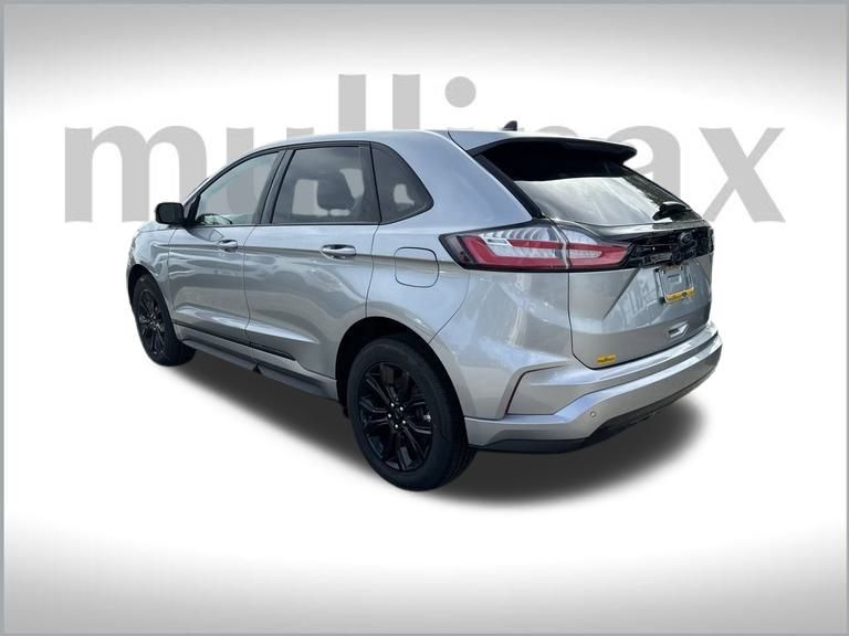 2024 Ford Edge SE photo 2