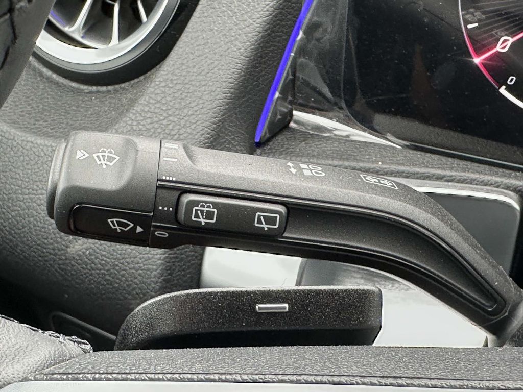 2025 Mercedes Benz GLB 250 4MATIC photo 13
