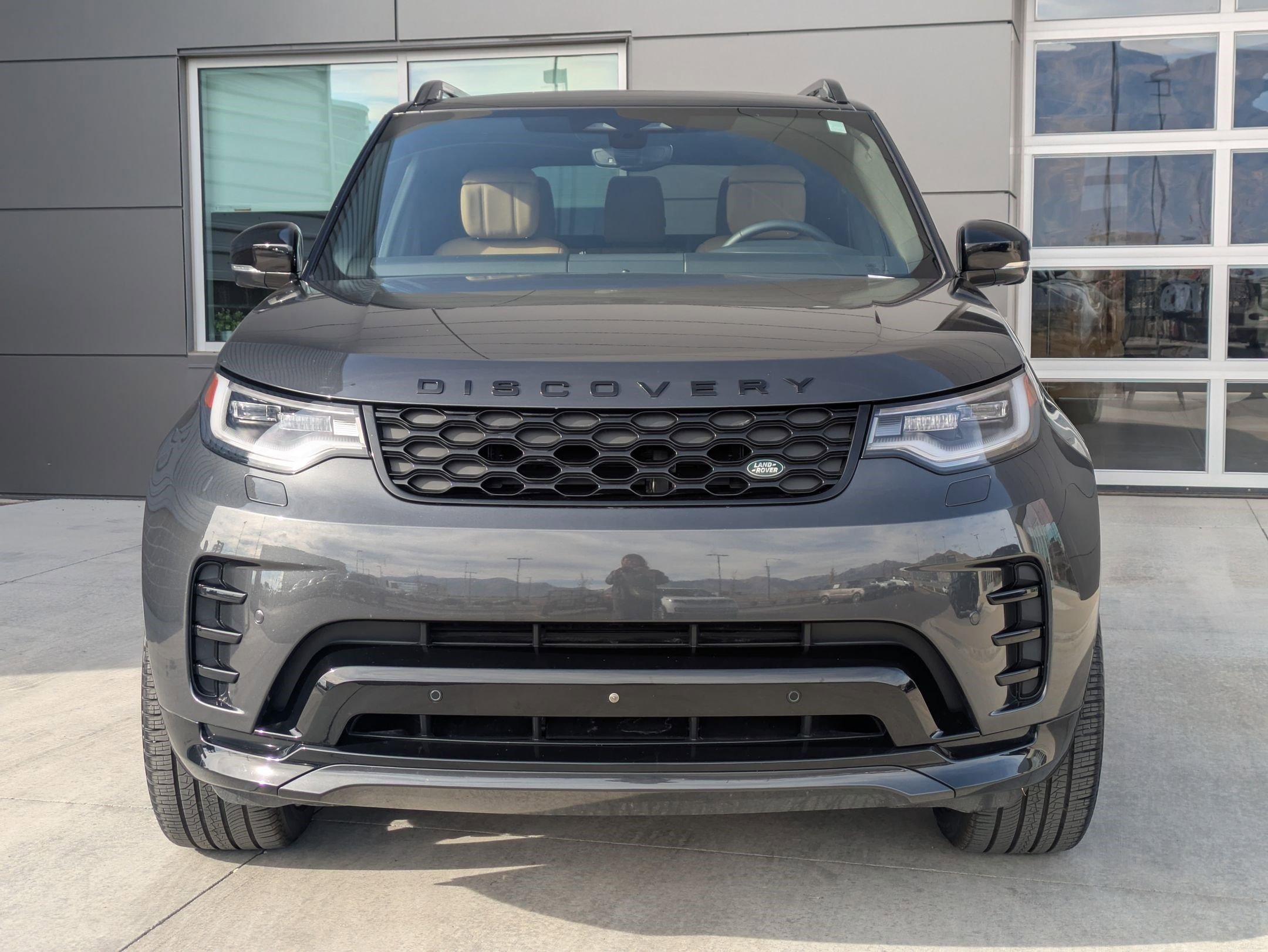 2024 Land Rover Discovery SE photo 2