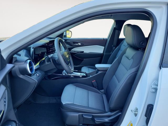 2025 Chevrolet Trax LT photo 11