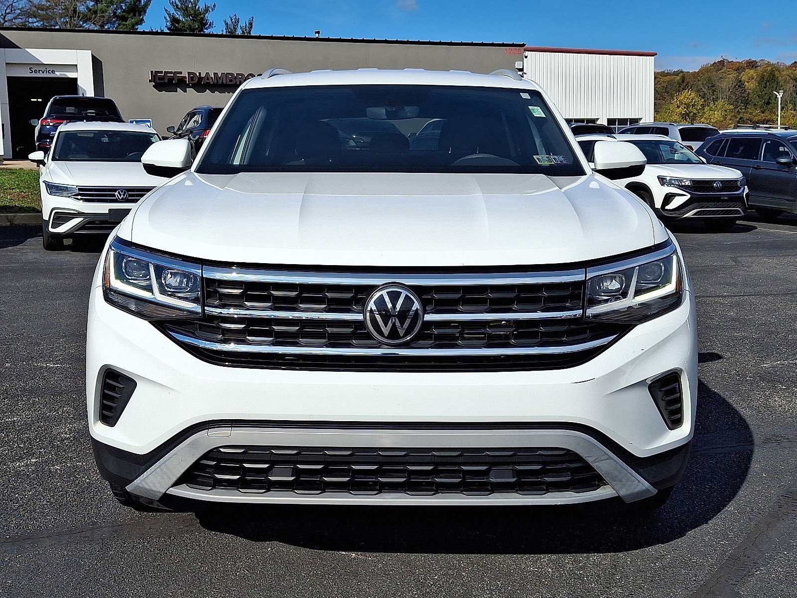 2020 Volkswagen Atlas Cross Sport photo 2