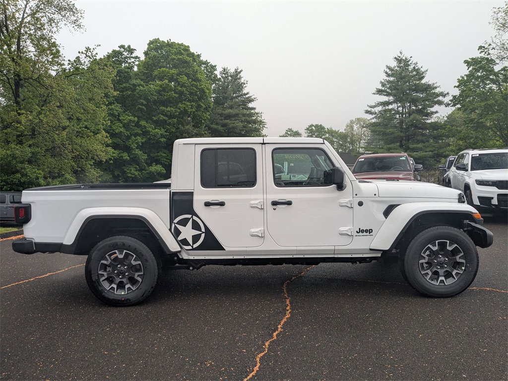 2025 Jeep Gladiator Sport S photo 2