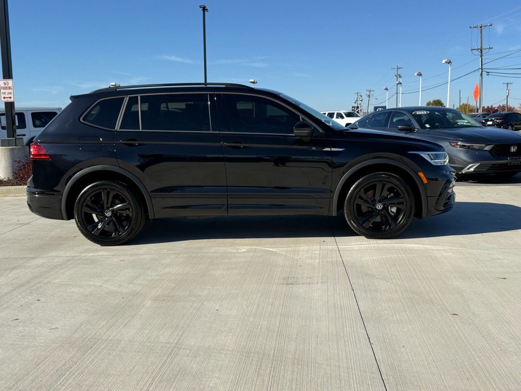 2023 Volkswagen Tiguan SE R-Line Black photo 3