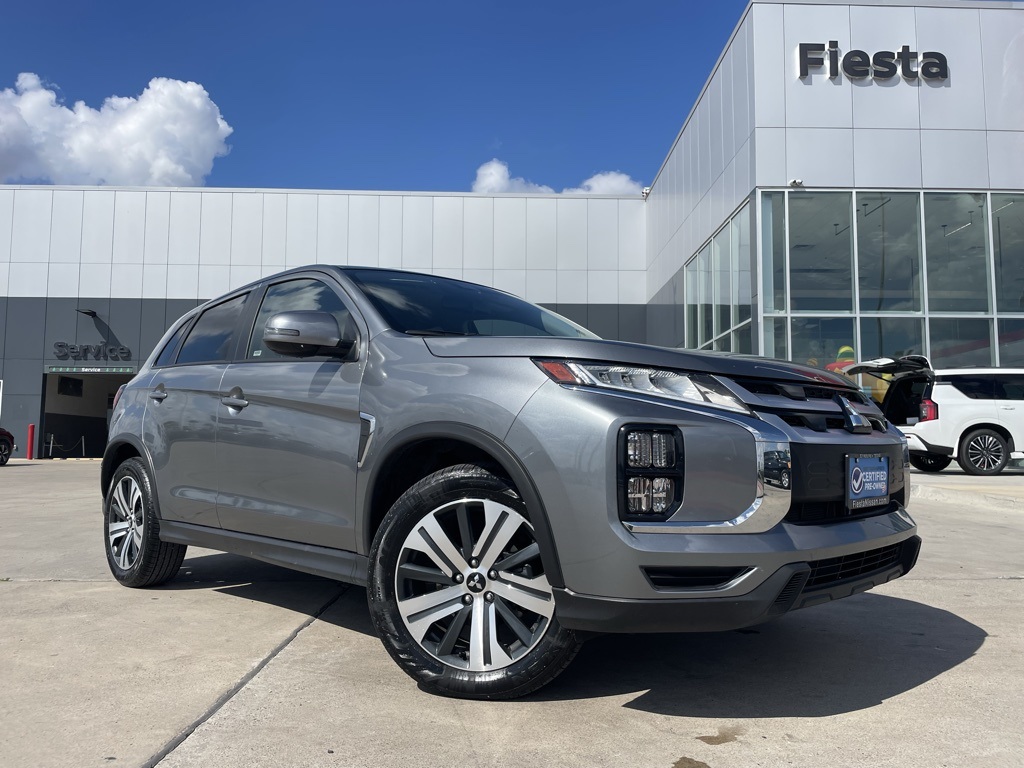 2025 Mitsubishi Outlander Sport SE's photo