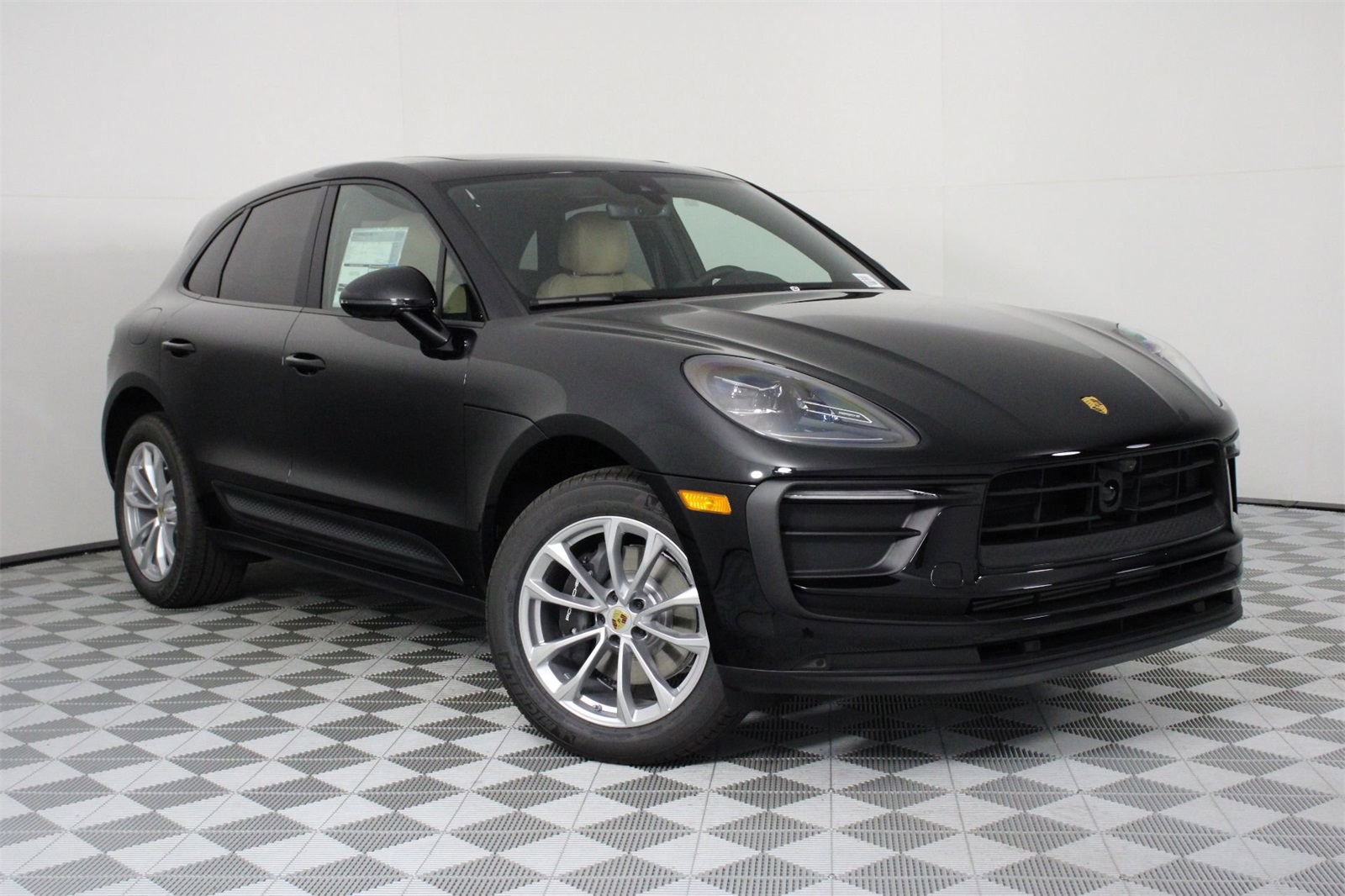 2025 Porsche Macan T photo 9