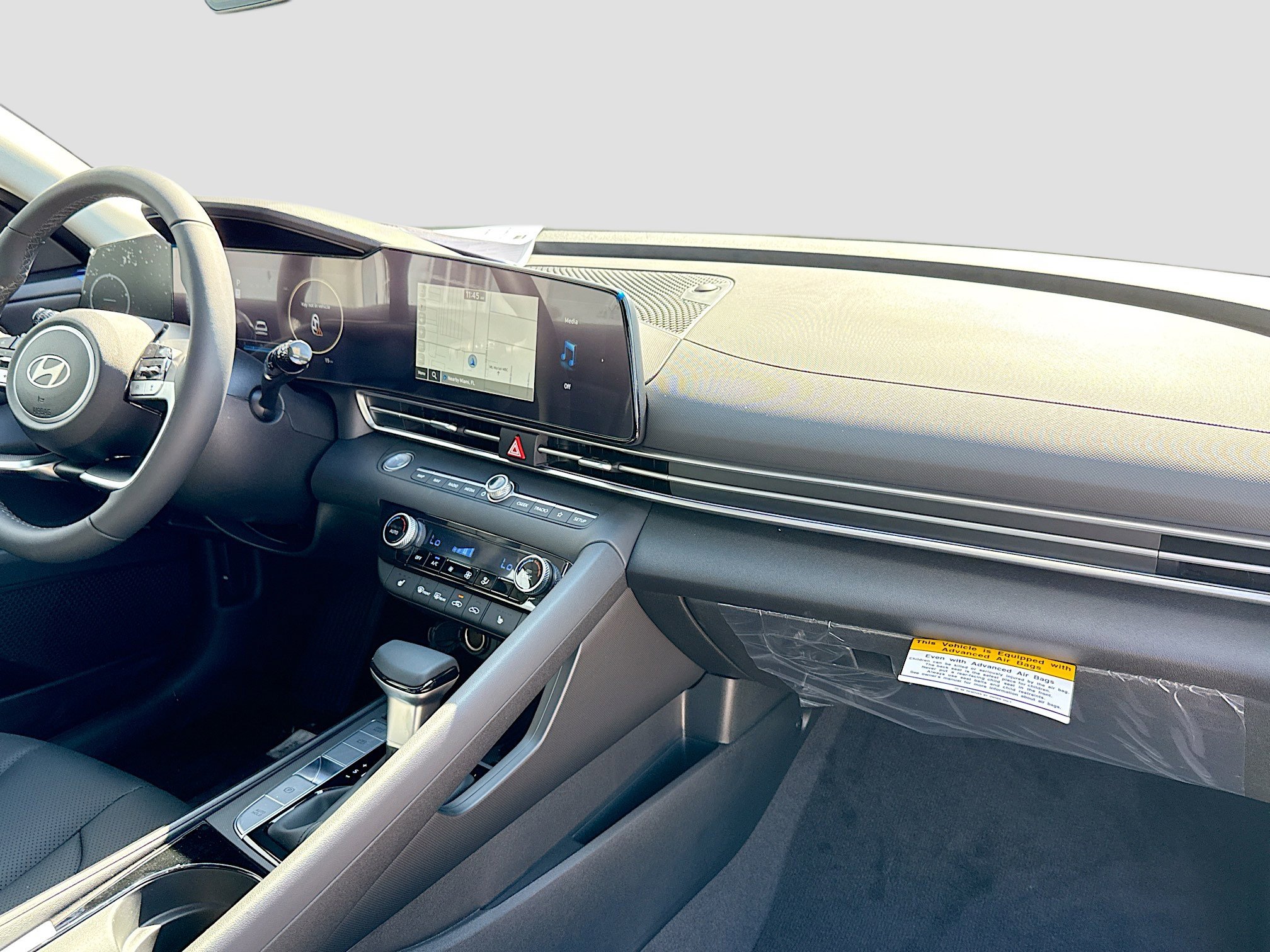 2025 Hyundai Elantra Limited photo 3