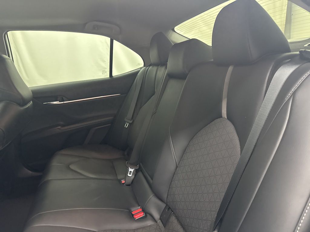2022 Toyota Camry Hybrid XSE photo 14