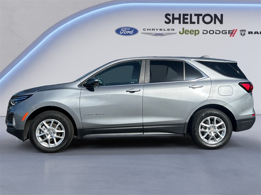 2023 Chevrolet Equinox LT photo 2