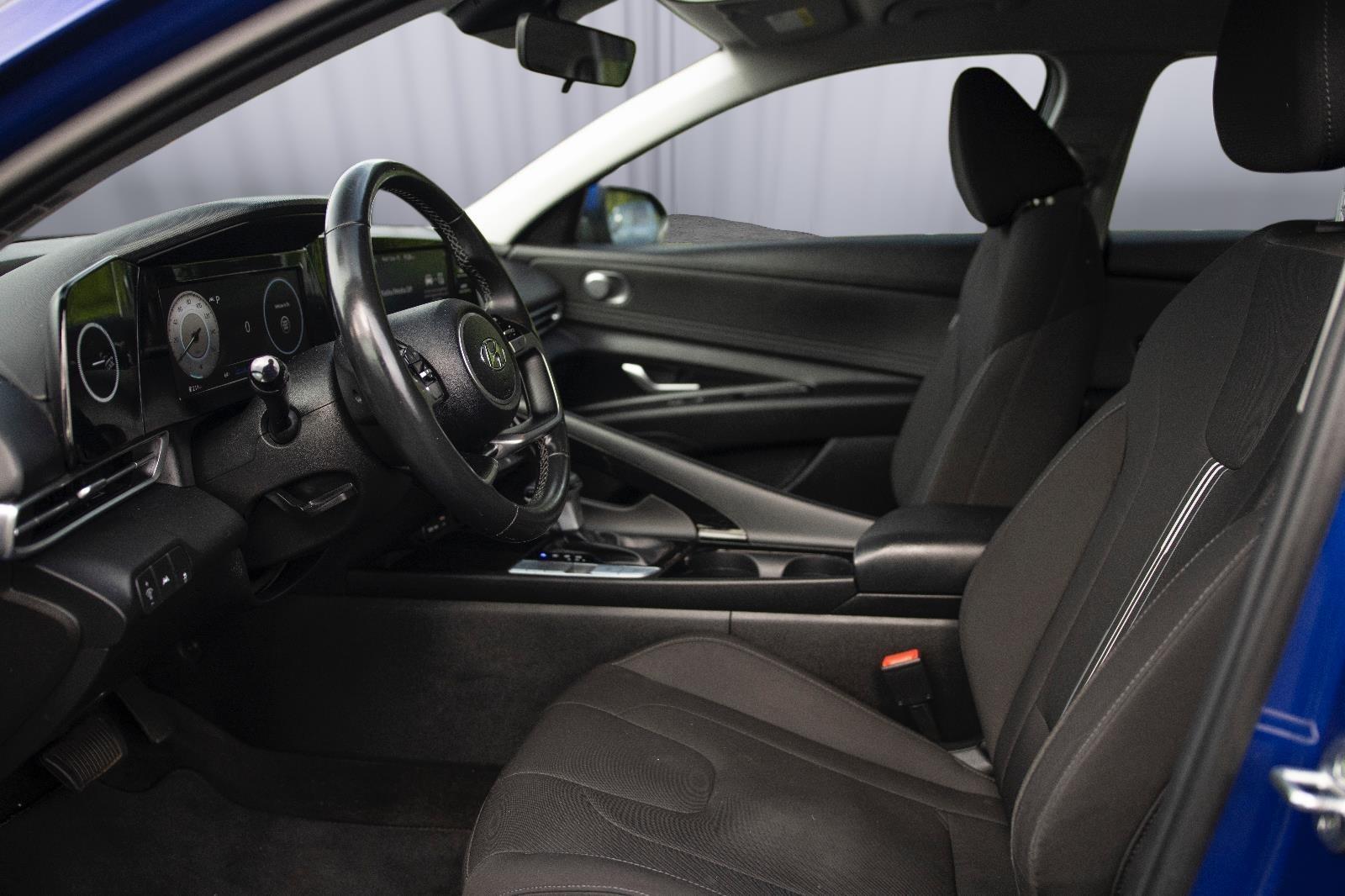 2021 Hyundai Elantra SEL photo 2