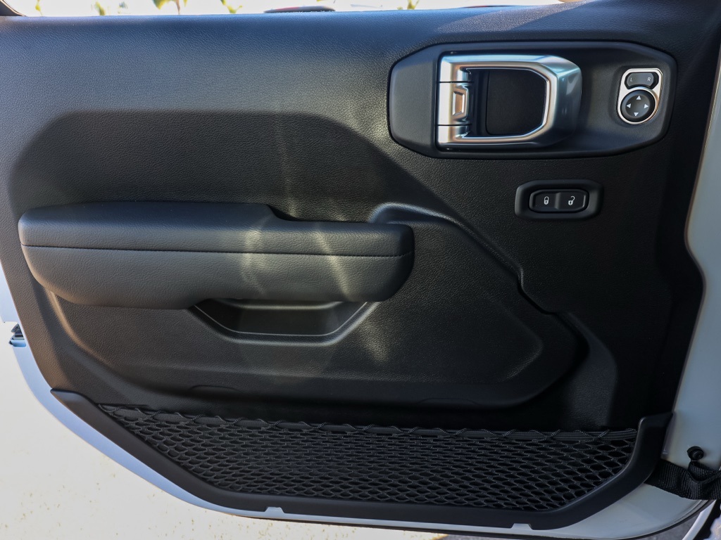 New 2026 Bright White Clear-Coat Exterior Paint Jeep Willys image 21