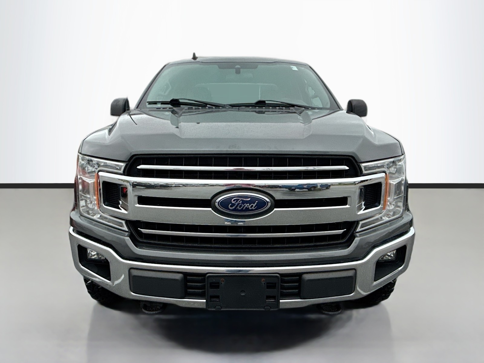 2019 Ford F-150 XLT photo 2