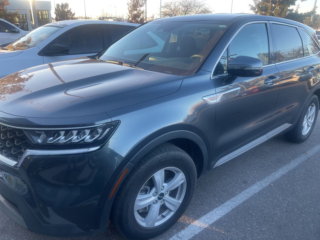 2023 Kia Sorento LX photo 3