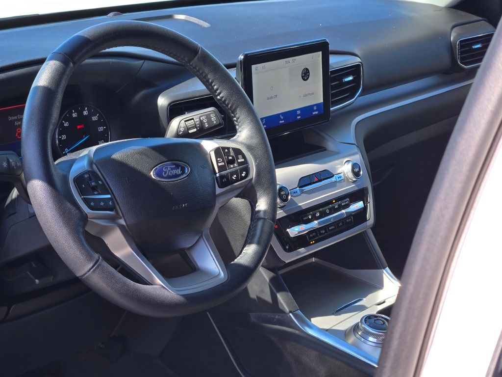 2023 Ford Explorer XLT photo 23