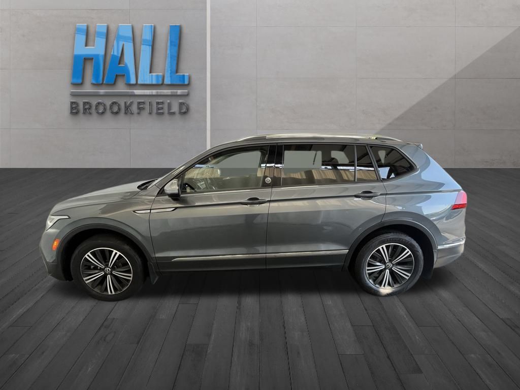 2024 Volkswagen Tiguan SE Wolfsburg Edition photo 2