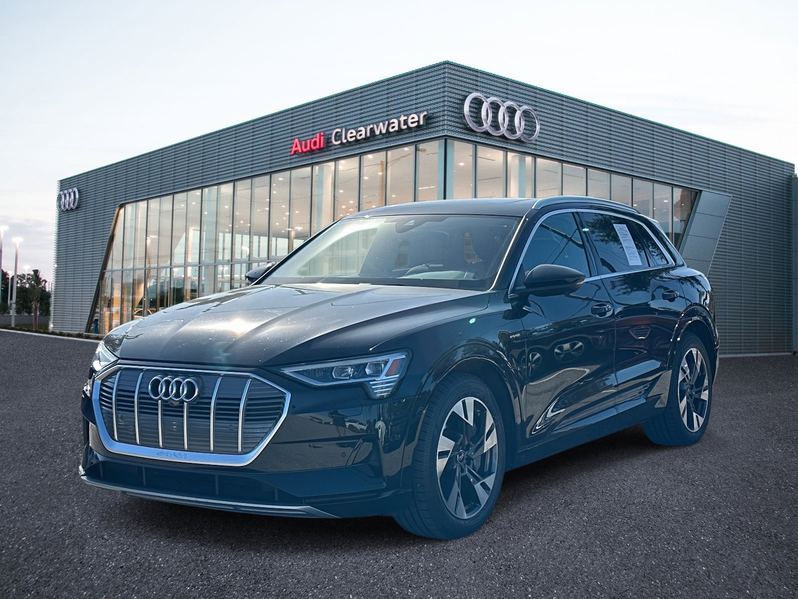 2023 Audi e-tron Premium Plus's photo