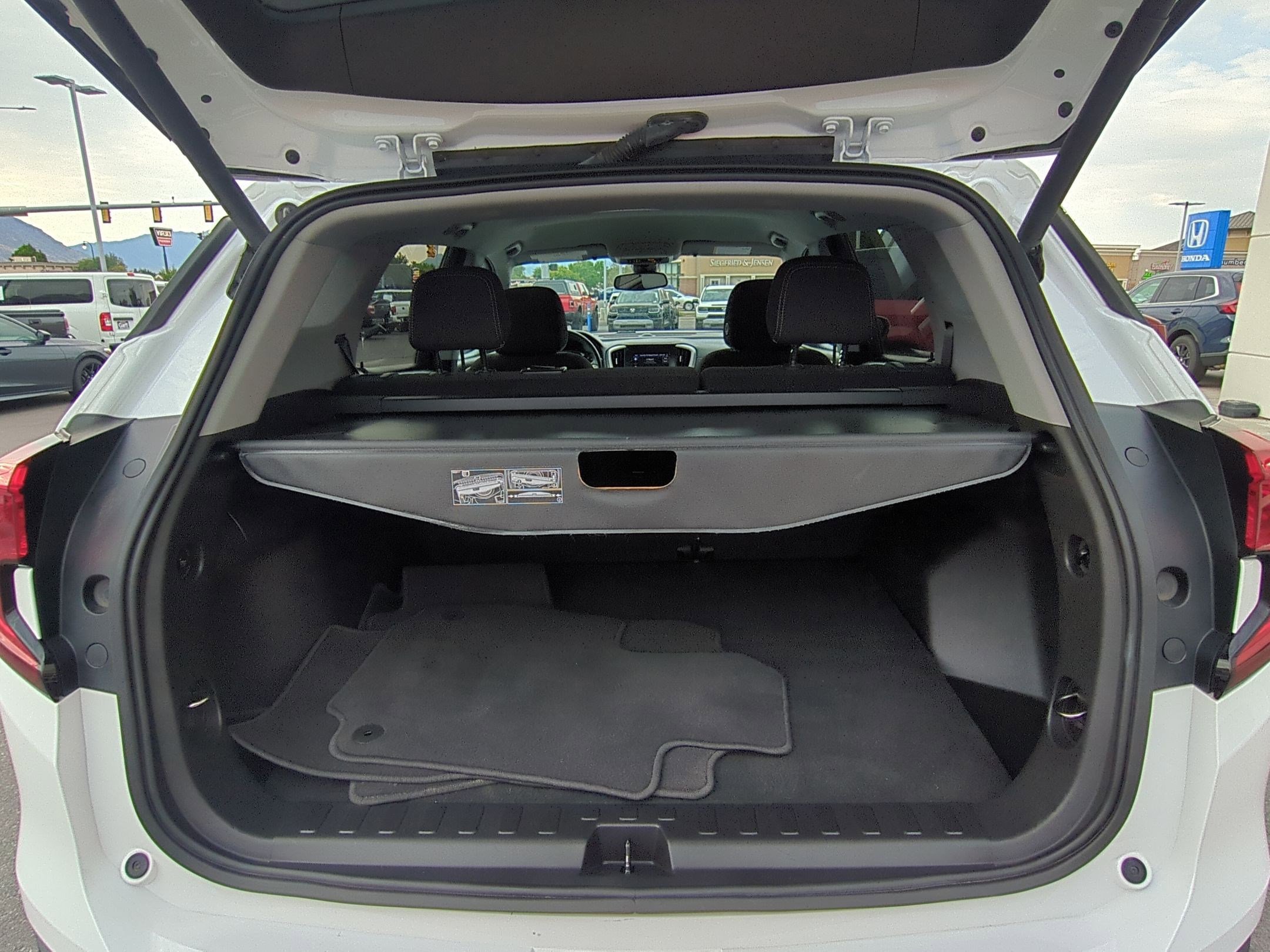2023 Gmc Terrain SLE photo 26
