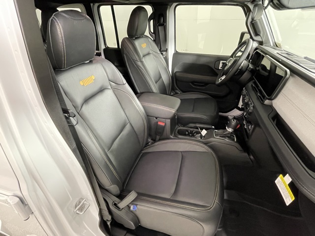 2025 Jeep Wrangler Sahara photo 43