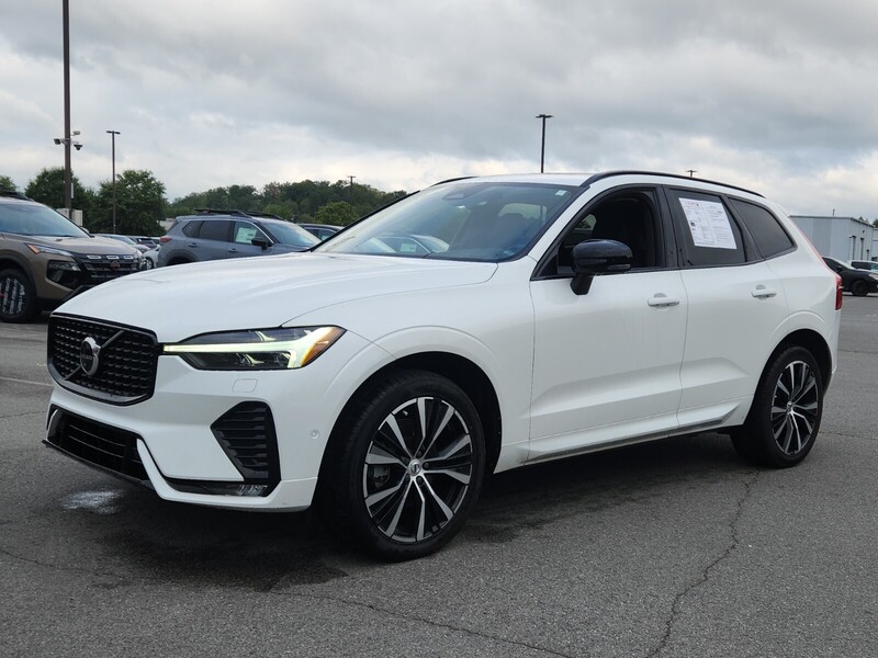 2023 Volvo XC60 B5 Plus photo 6